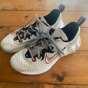 Nike Giannis Immortality basketball shoes - size 8